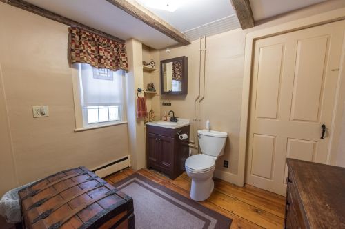 148 King St, Concord NH 03303-2111 exterior