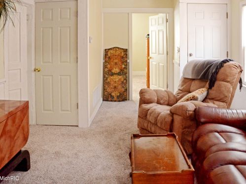 940 Mcreynolds Ave, Grand Rapids MI 49504-4439 exterior