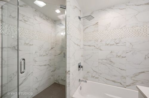 6912 Minnetonka Ave, Chicago IL 60646-1517 exterior