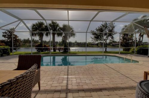 8621 Julia Ln, Naples, FL 34114-2747