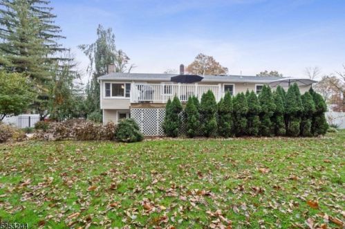 41 Cutter Dr, East Hanover NJ  07936-3047 exterior