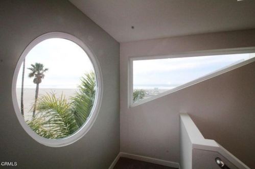 3903 Ocean Dr, Oxnard CA 93035-4435 exterior