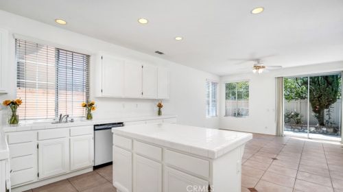 2940 Nau Ave, Tustin CA 92782-3377 exterior