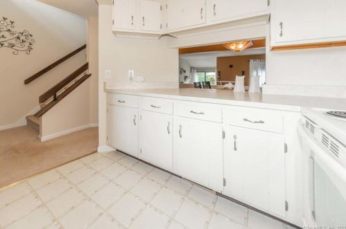 186 Metacomet Dr, Meriden CT 06450-3571 exterior