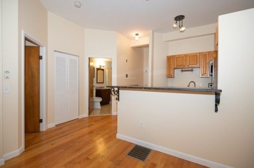 111 Woodland St, Worcester MA 01610-1318 exterior