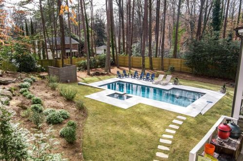 4181 Brookview Dr, Atlanta GA 30339-4605 exterior