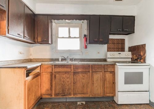 355 101 St, Chicago IL 60628-2218 exterior