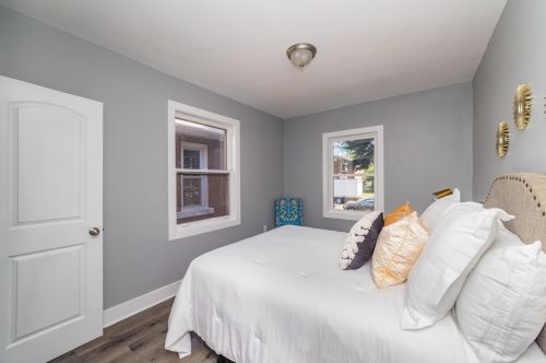 9132 Saginaw Ave, Chicago IL  60617-4150 exterior