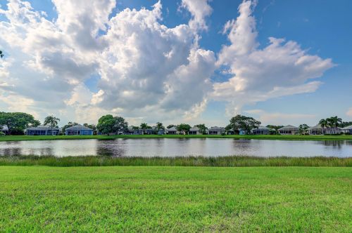 1553 Amherst Dr, Fort Pierce FL 34986-2413 exterior