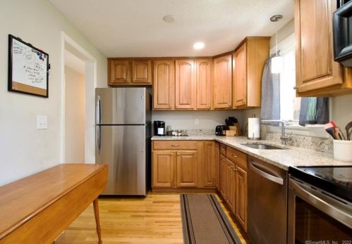 48 Spier Ave, Enfield CT 06082-4346 exterior