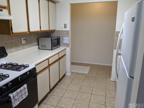 87 Keystone Ct, Edison NJ  08817-3793 exterior