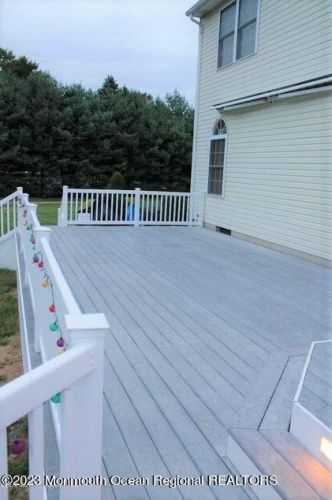 21 Monarch Ln, East Freehold NJ 07728-8580 exterior