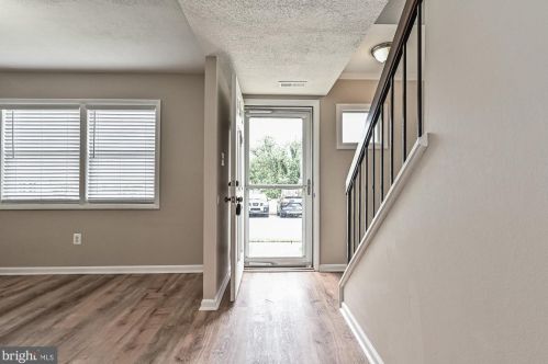 1041 Knight Ln, Herndon, VA 20170-3462