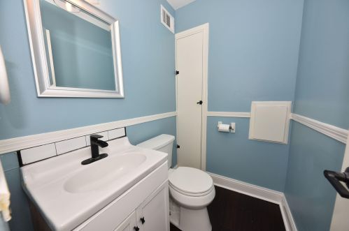 8006 Lisbon Ave, Milwaukee WI 53208-2052 exterior