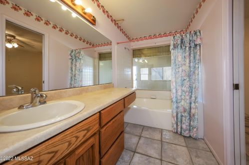 5242 Calle Montuoso, Tucson AZ 85745-9529 exterior