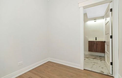 1837 Mozart St, Chicago IL 60647-5111 exterior