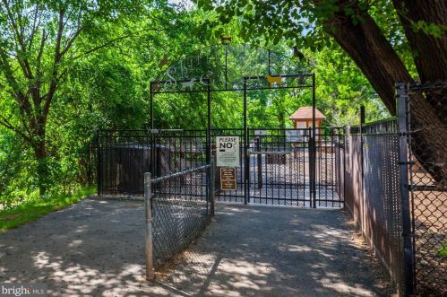 1302 Martha Custis Dr, Alexandria VA 22302-2025 exterior