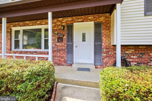 4822 Eades St, Rockville, MD 20853-3025