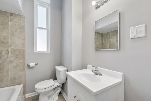 8444 Buffalo Ave, Chicago IL  60617-2609 exterior