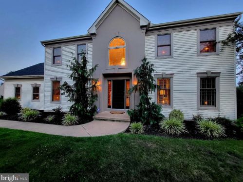 1121 Sunwood Ln, Lancaster PA  17601-7104 exterior