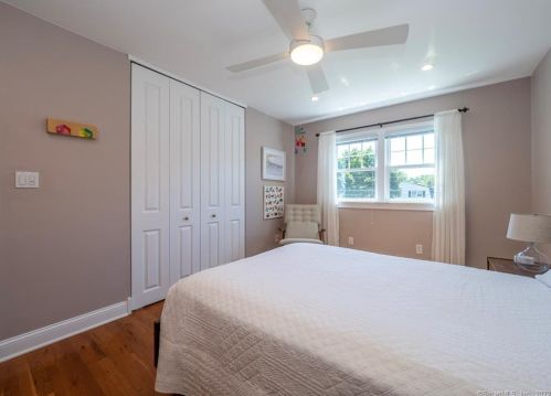 36 Karen Dr, Norwalk CT 06851-6033 exterior