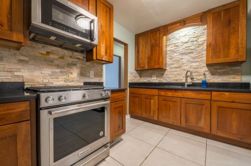 2848 49th St, Milwaukee, WI 53219-3315