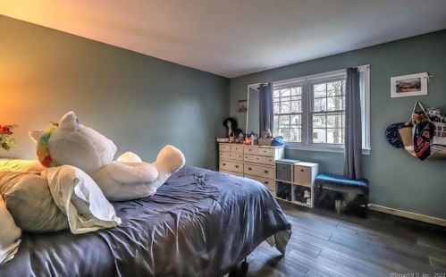 152 Nutmeg Dr, Torrington CT 06790-4123 exterior