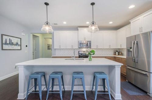 1621 Drew Dr, Atlanta, GA 30318-4099