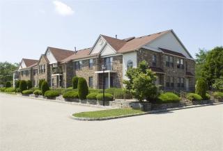 401 Peachtree Vlg, Hackettstown NJ  07840-4513 exterior