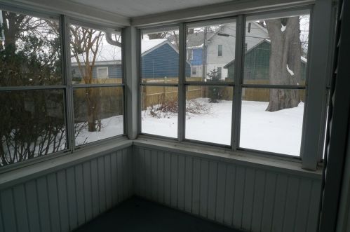 202 Dunmoreland St, Springfield MA 01109-3219 exterior