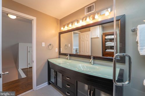 151 Moncure Dr, Alexandria VA 22314-4946 exterior