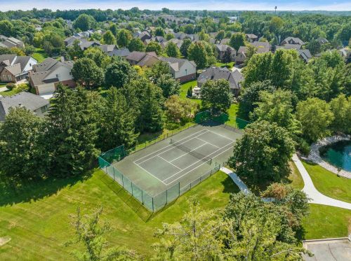 1039 Bloomview Cir, Rochester MI 48307-1728 exterior