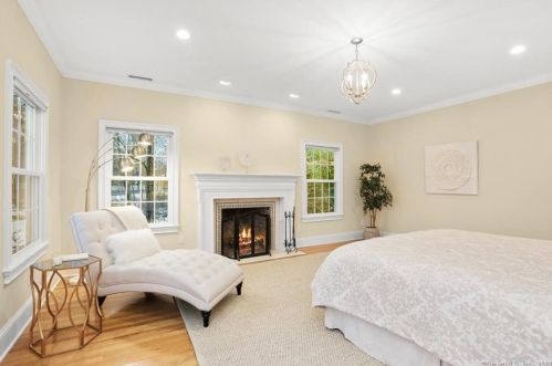 31 New Canaan Rd, Wilton CT 06897-3311 exterior