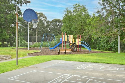 115 Scarlett Dr, Commack NY 11725-4651 exterior