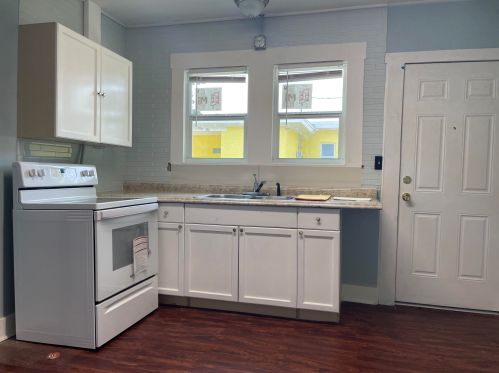 1109 Colonial Rd, Fort Pierce FL 34950-5068 exterior