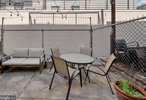 912 American St, Philadelphia PA 19140-5726 exterior