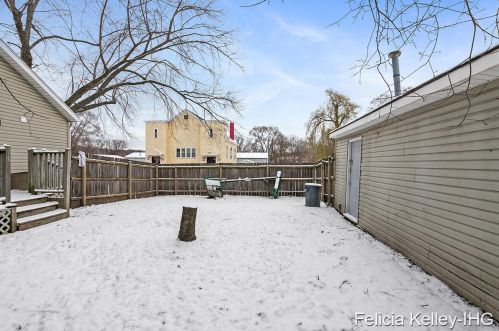 1038 Rathbone St, Wyoming MI exterior