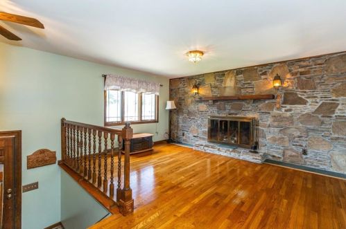 702 Knollwood Dr, Woonsocket RI 02895-2632 exterior