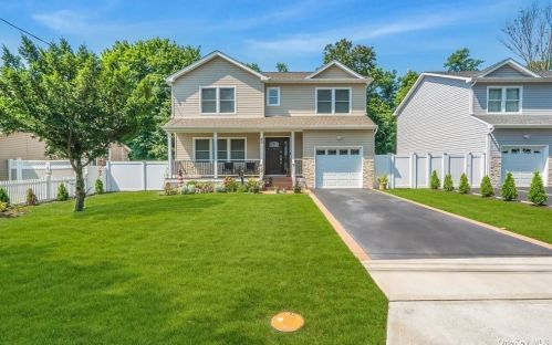 83 Arizona Rd, Babylon, NY 11704-2829