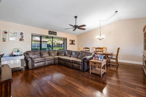 10 Brompton Ln, Boynton Beach FL 33426-7725 exterior