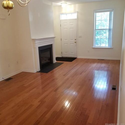 18 Last Leaf Cir, Windsor, CT