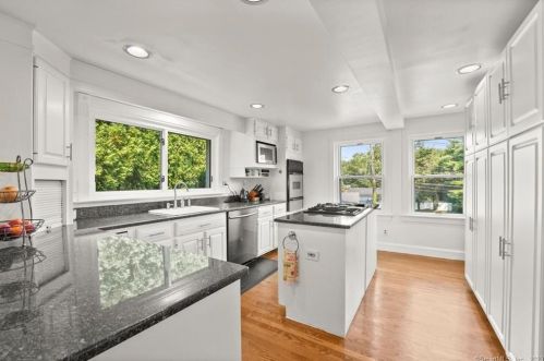 304 Orchard St, Greenwich, CT 06830-4009