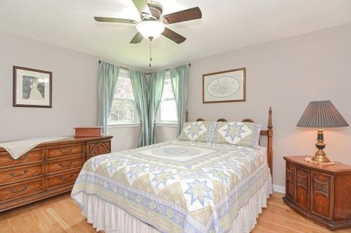 69 Lincoln Rd, Sutton MA 01590-3715 exterior