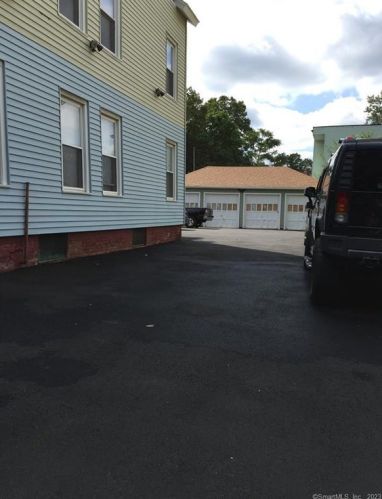 39 Church St, Wallingford, CT 06492-3607