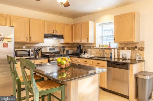 154 Marie Cir, Chester, PA 19014-2268