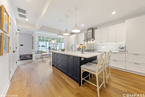 2037 Mclean Ave, Chicago IL 60647-4532 exterior