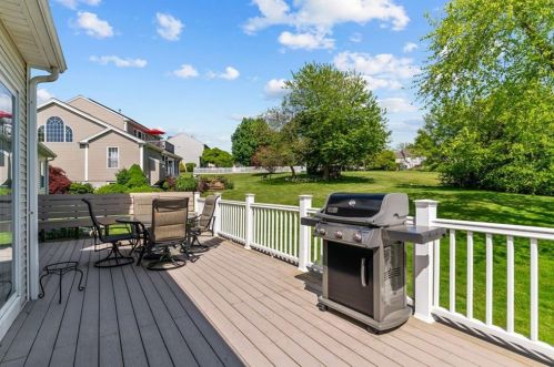 65 Carriage Trl, Middletown RI 02842-7251 exterior