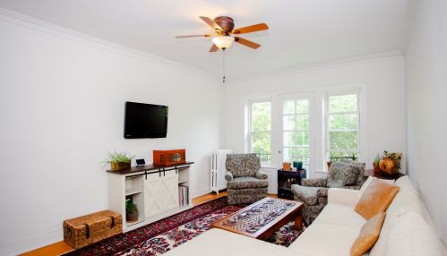 6454 Damen Ave, Chicago, IL 60645-5662