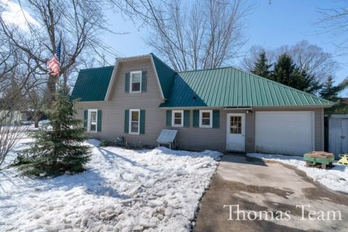 415 Fremont St, Middlevle, MI 49333-8668