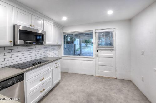 2015 8 St, Tucson AZ 85719-5515 exterior